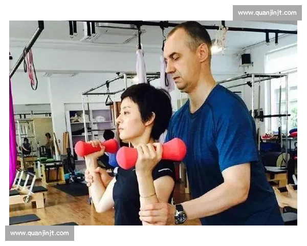 大宅女与健身狂的生活对决:宅家舒适派与自律燃脂派的日常碰撞与成长启示 大宅女与健身狂的生活对决:宅家舒适派与自律燃脂派的日常碰撞与成长启示