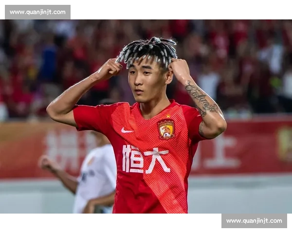 恒大与石家庄对决回顾中超赛场攻防博弈球队兴衰多维解读历史瞬间再现 恒大与石家庄对决回顾中超赛场攻防博弈球队兴衰多维解读历史瞬间再现